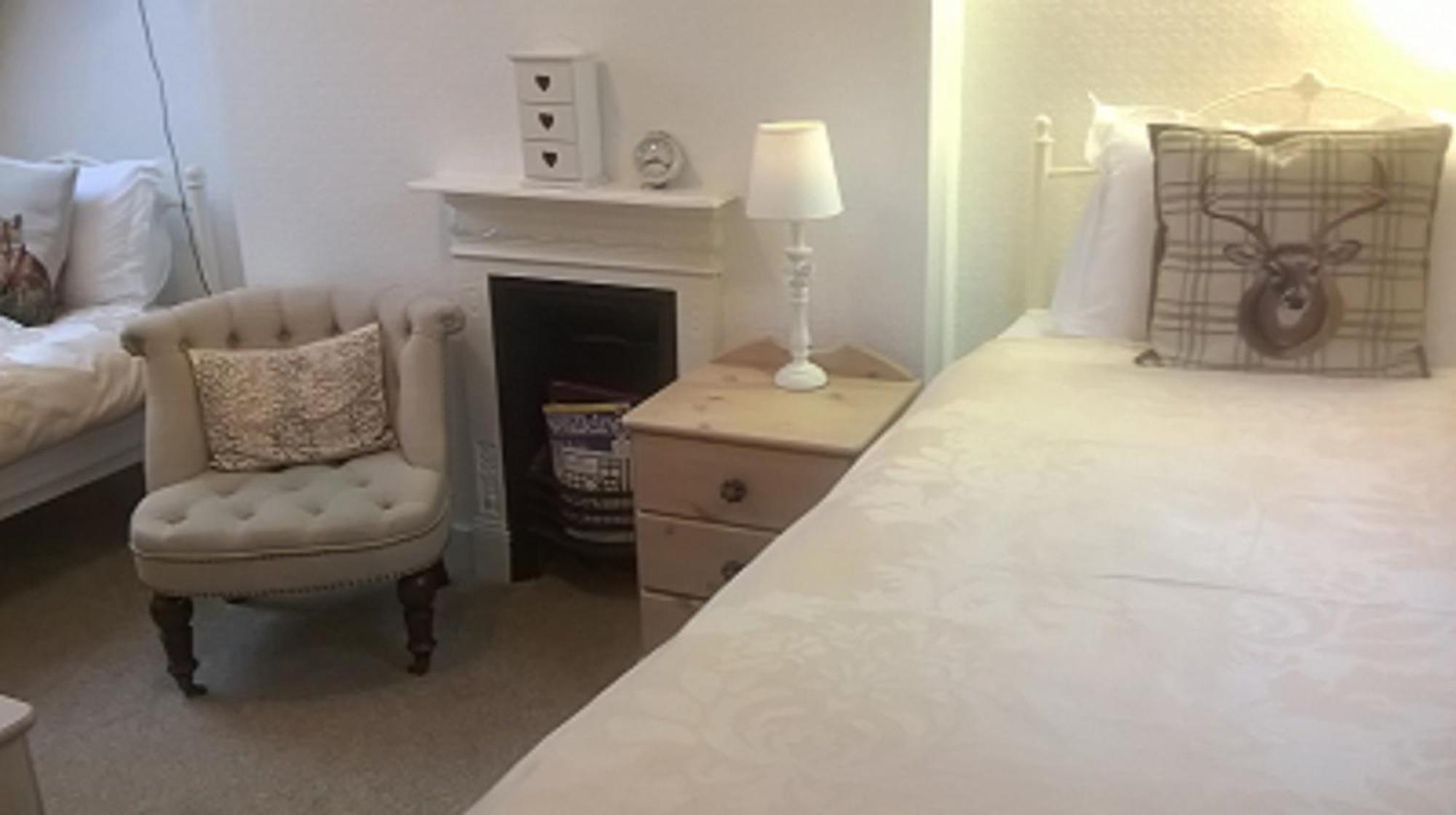 Anton Guest House Bed And Breakfast Σριούσμπερι Εξωτερικό φωτογραφία