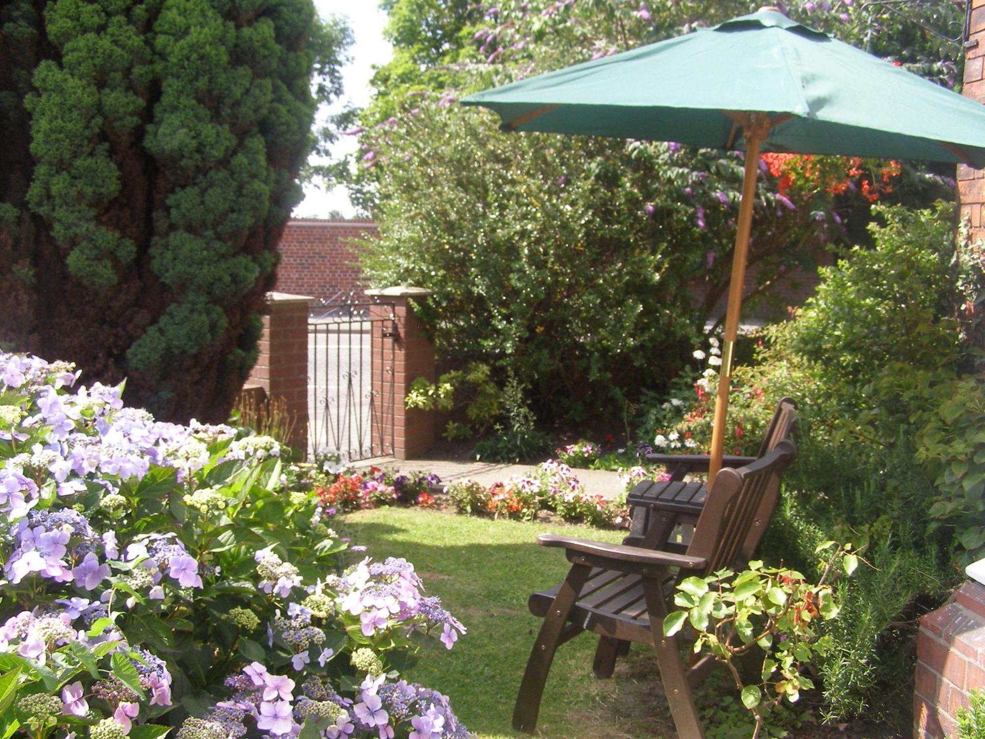 Anton Guest House Bed And Breakfast Σριούσμπερι Εξωτερικό φωτογραφία