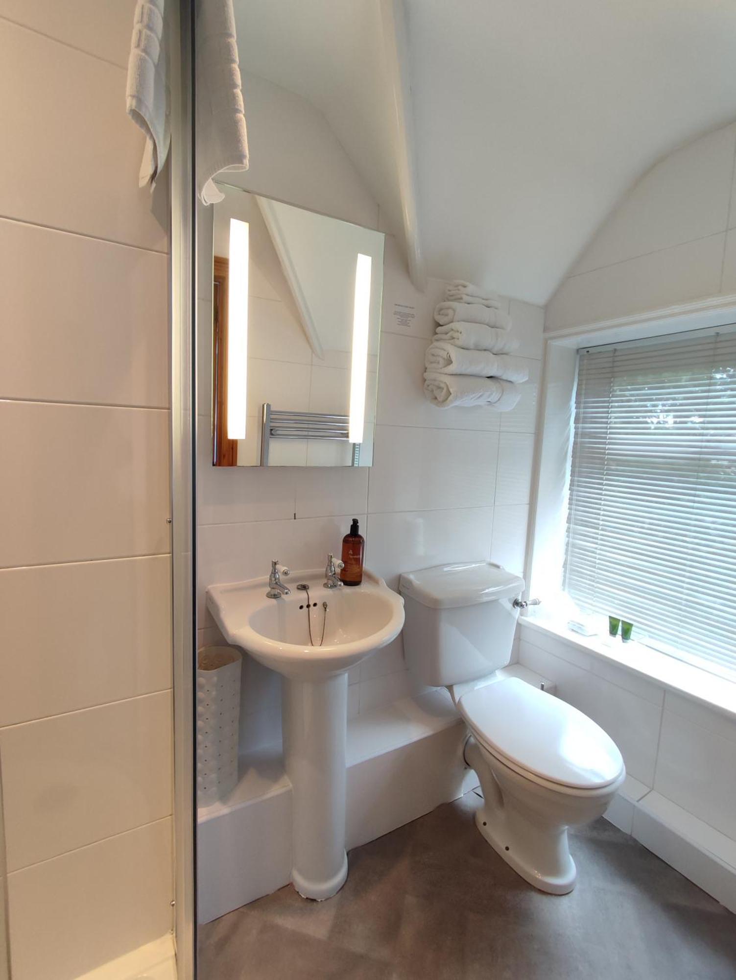 Anton Guest House Bed And Breakfast Σριούσμπερι Εξωτερικό φωτογραφία