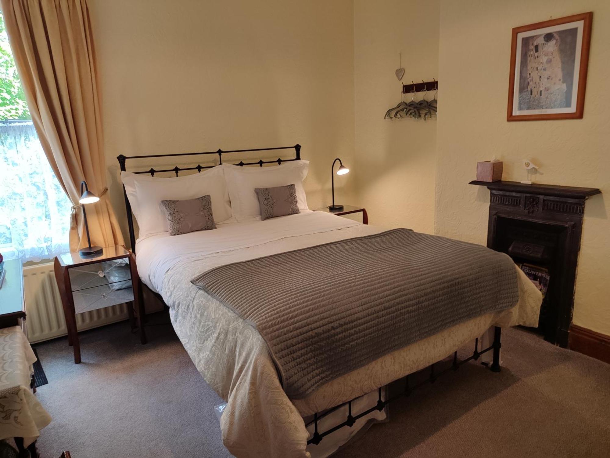 Anton Guest House Bed And Breakfast Σριούσμπερι Εξωτερικό φωτογραφία