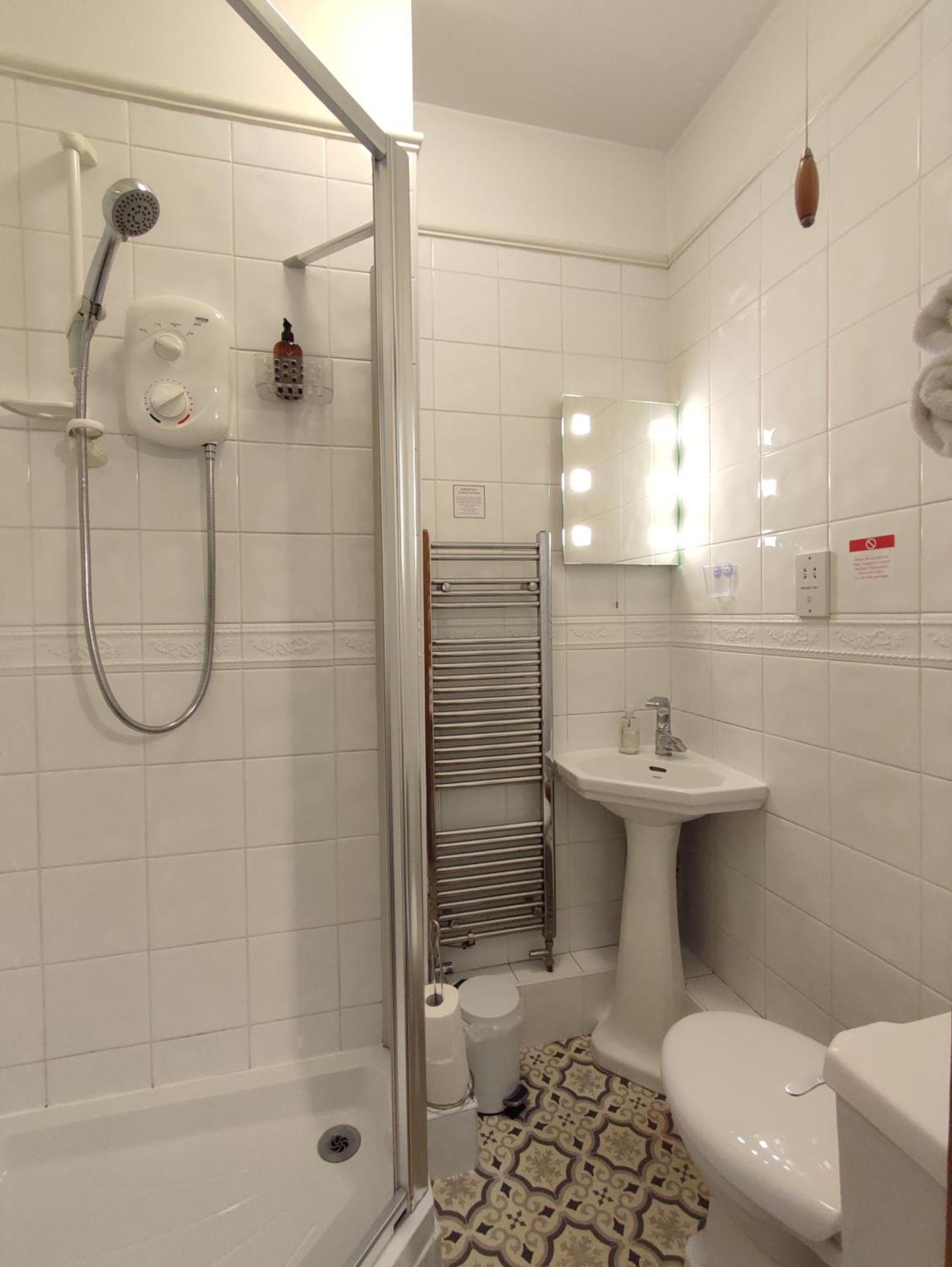 Anton Guest House Bed And Breakfast Σριούσμπερι Εξωτερικό φωτογραφία