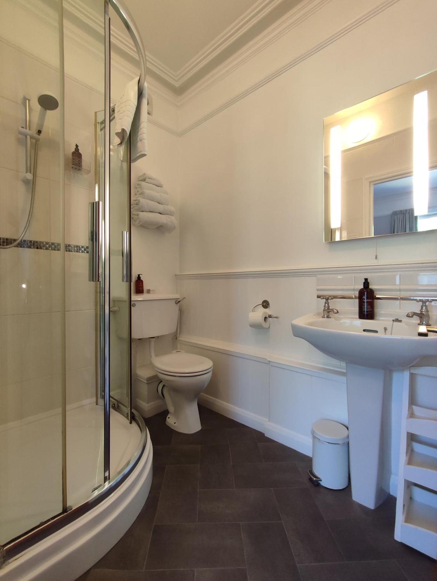 Anton Guest House Bed And Breakfast Σριούσμπερι Εξωτερικό φωτογραφία